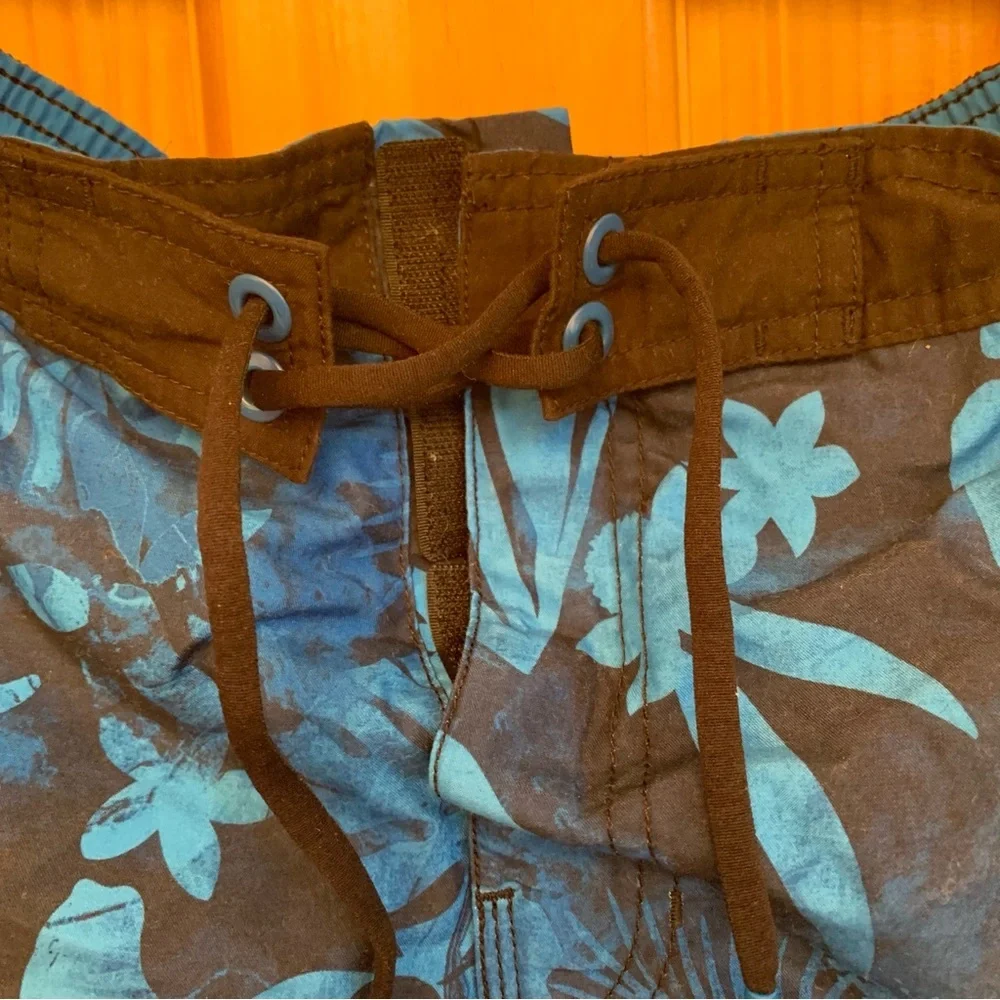 SPEEDO XXL Blue and Black Hawaiian Print Swim Shorts